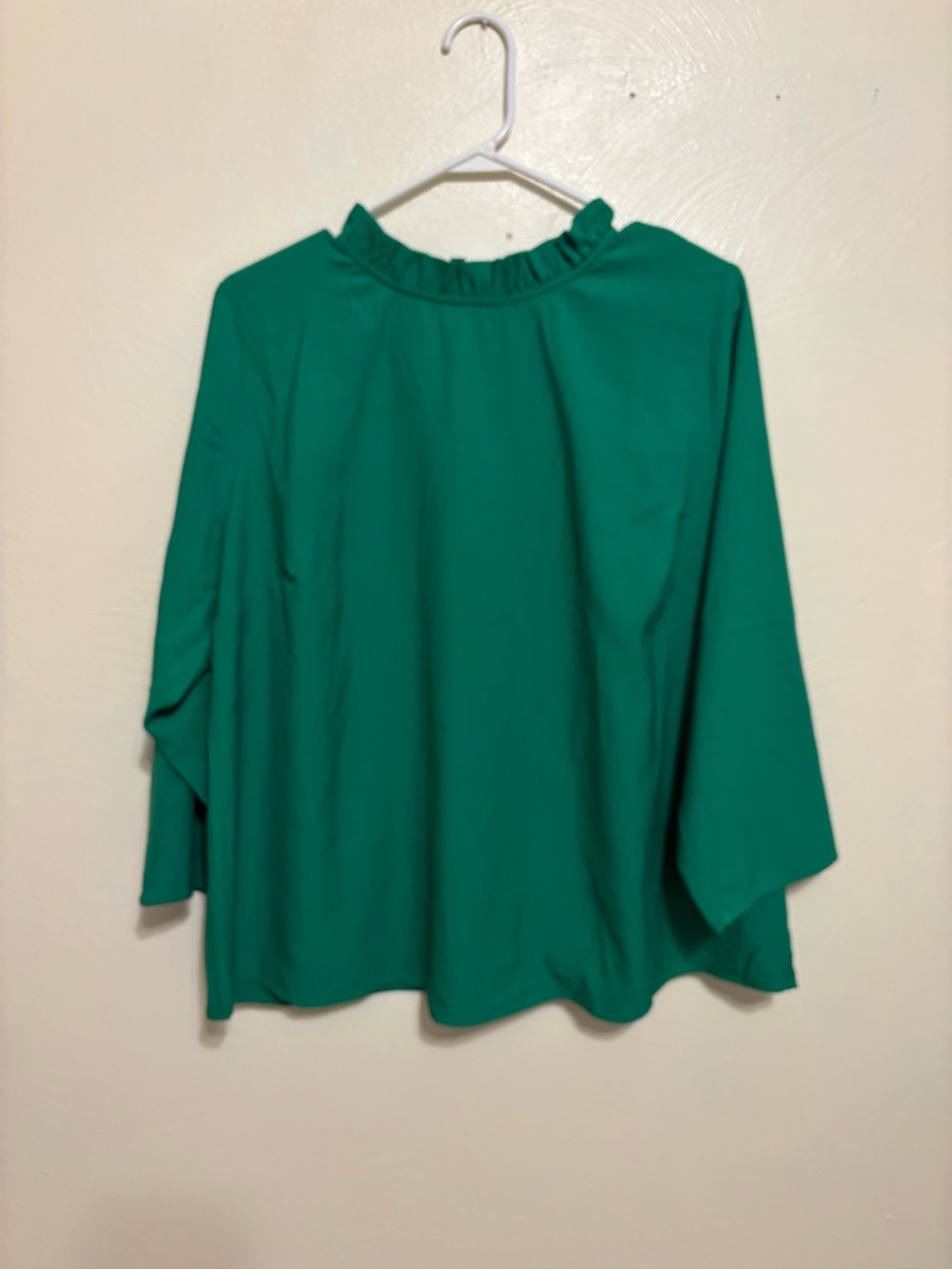NWT SugarLips Curve 2X Emerald Green Ruffle Neck Blouse Plus Size 3/4 Sleeve